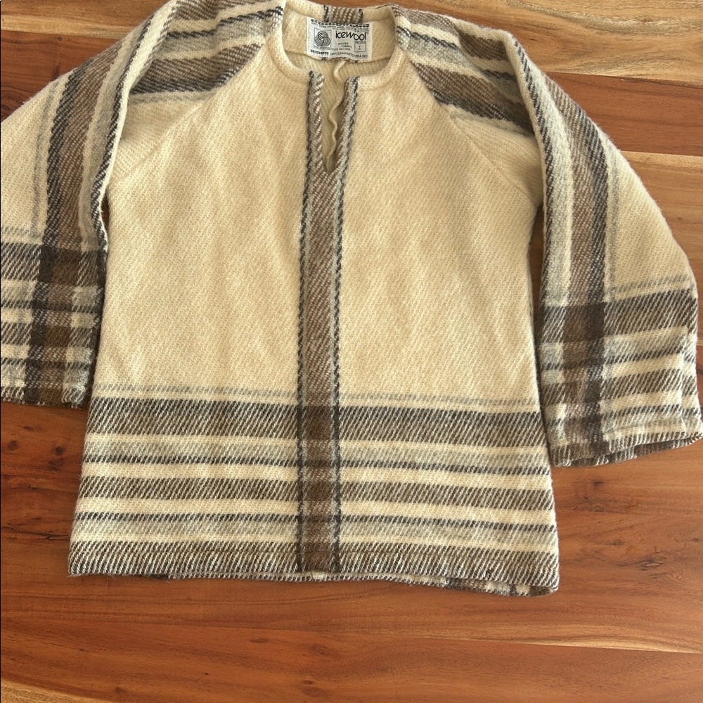 Icewool Vintage Icelandic Wool Cozy Striped Sweater with square sleeves fits SM